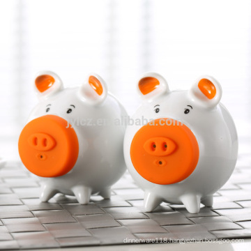 Cute pig shape oem salt & pepper shaker